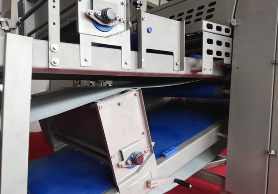 kaufen Blätterteig-Laminiermaschine mit modernem PLC-System, 12 Mehl-Staubtuch-Handelsteig Sheeter Online-Herstellung