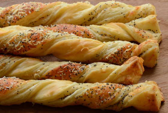 kaufen Hohe Kapazitäts-Gebäck-Ausrüstung, industrielle Bäckerei-Linien für verdrehte Zimt-Strudel Online-Herstellung
