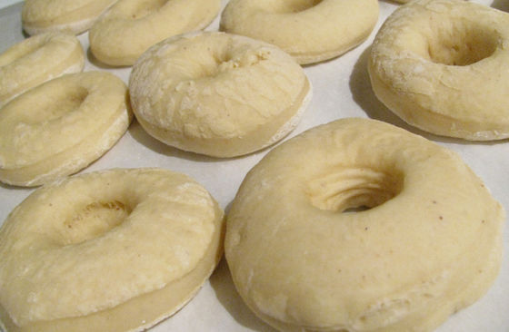 kaufen 750-Millimeter-industrieller Donut-Hersteller, automatischer Dounut-Hersteller-Maschinen-Kunden-Schneider Online-Herstellung