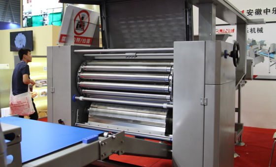 kaufen Siemens Plc-Blätterteig Paratha, das Maschine mit 2 Sätzen der lamellierenden Geräte herstellt online manufacture
