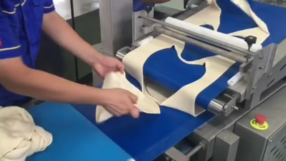kaufen Industrielle gefrorene Pizza-Herstellungs-Ausrüstungs-minimale Teig-Stärke 2,5 Millimeter für gefrorenen Pizzaboden online manufacture