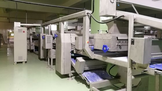 kaufen Schließen Sie den Blätterteig ab, der Maschine mit Tunnel-Ofen für schlüsselfertiges Projekt herstellt Online-Herstellung
