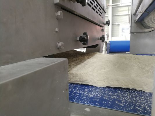 kaufen CER ordnet industrielle Teig-Laminiermaschinen-Maschine mit kundengerechter Make-uplinie an Online-Herstellung