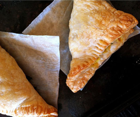 kaufen Automatisierte Konditorei-Produktionslinie mit PLC-Touch-Bildschirmsteuerung und 1-Jahresgarantie für Croissant und dänische Brotverarbeitung online manufacture