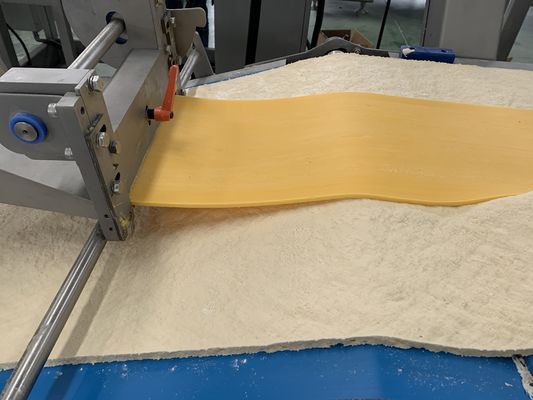 kaufen 600-1200 kg/h Kapazität Puff-Pasteten-Produktionslinie Halbautomatisch/Vollautomatisch für gefüllte oder leere Gebäck Online-Herstellung